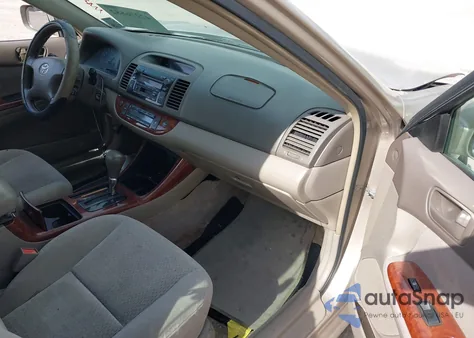 2002 Toyota Camry Xle z USA, uszkodzony, nr VIN 4T1BE32K12U062959